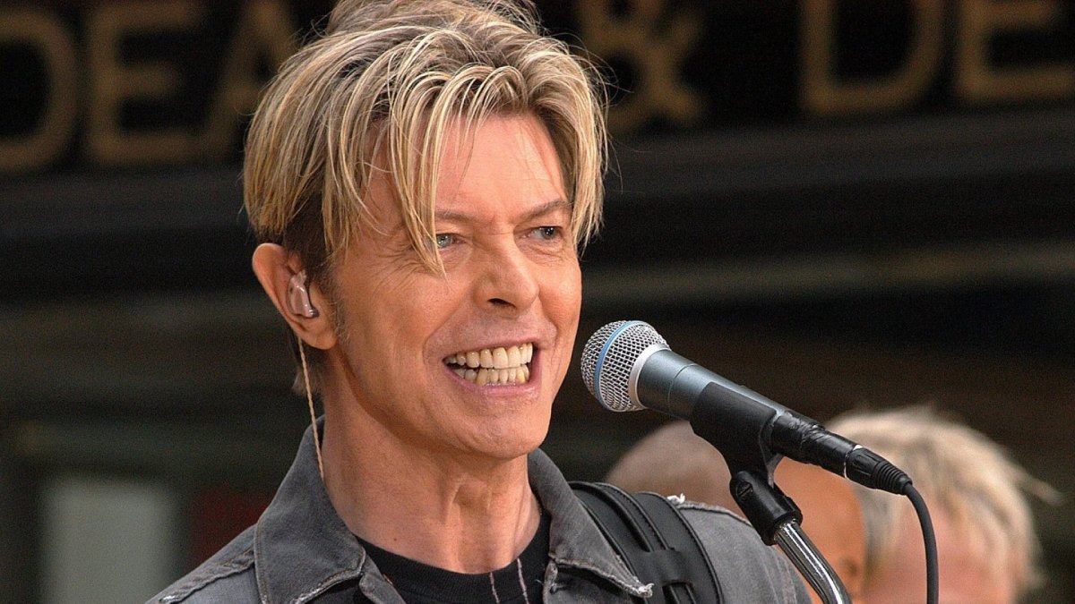 搖滾巨星David Bowie於2016年因癌病去世,他的作品版權最近以高價售出。