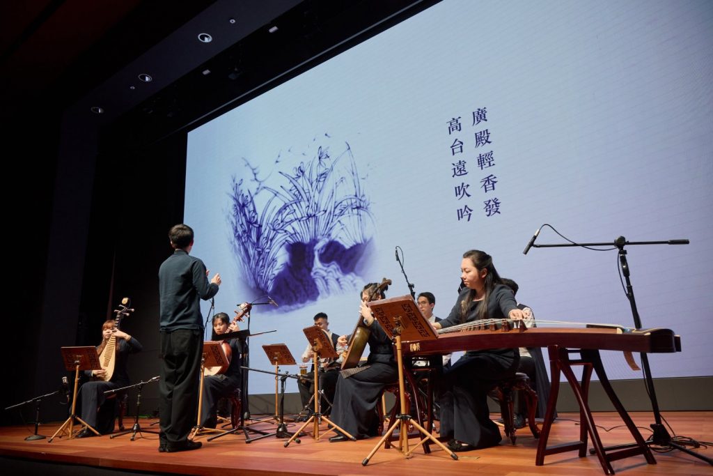 《青花十二月》（世界首演）。作曲家甘聖希指此新作啟發自香港故宮文化博物館之館藏「青花十二月花卉紋詩句杯」。