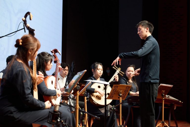 樂團成員演奏樂團原創曲目及改編的敦煌古譜，以音樂向觀眾解構東方美學。