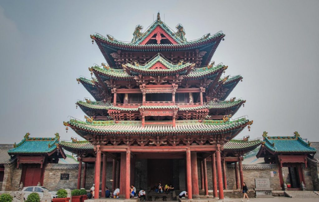中國山西省介休市城內的祆神樓。原為祆教神廟一部分，廟早毀，祆神樓於清乾隆五十年（1785年）重建。（網上圖片）