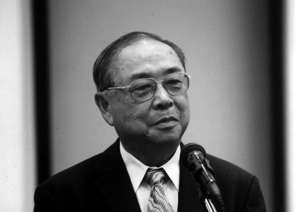 香港詩人、譯者、古文學專家、文化使者鄺健行先生(圖片來源:青年文學獎面書)