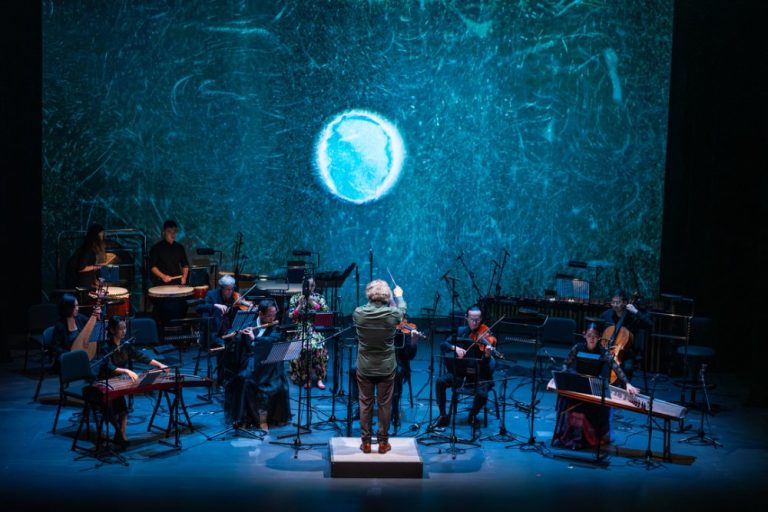 韓國作曲家鄭逸鍊，帶領柏林亞洲藝術合奏團及演藝當代跨文化合奏團，演繹自己及趙思芳的作品。（相片由HKAPA EDuIT提供）