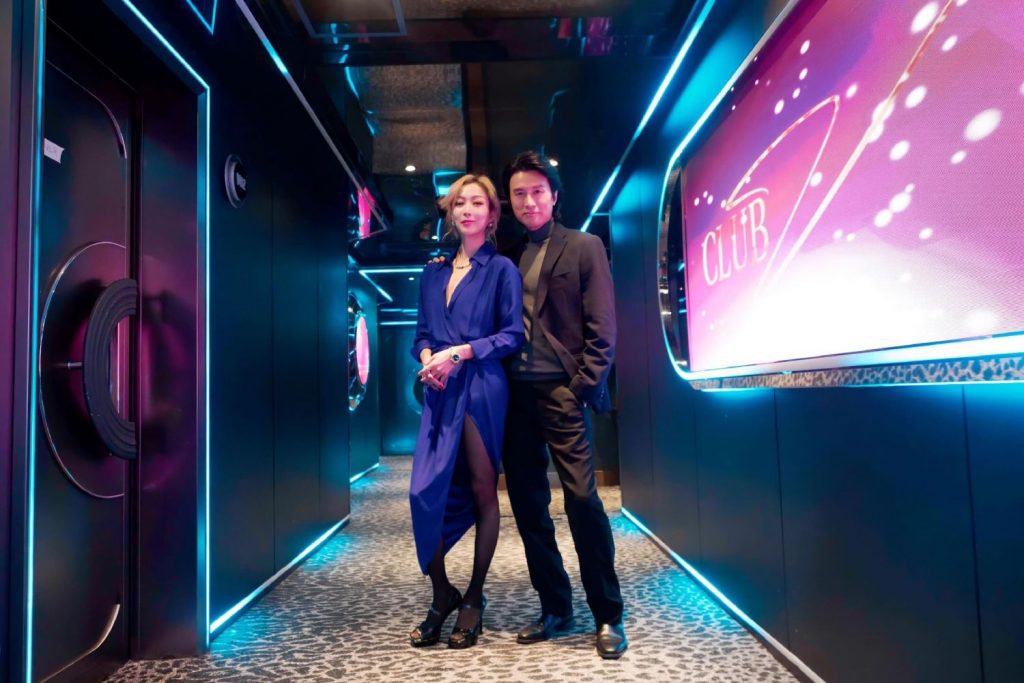 《夜王》重現香港昔日夜總會的風貌，包括那種豪奢而浮誇的室內裝潢。（網上圖片）