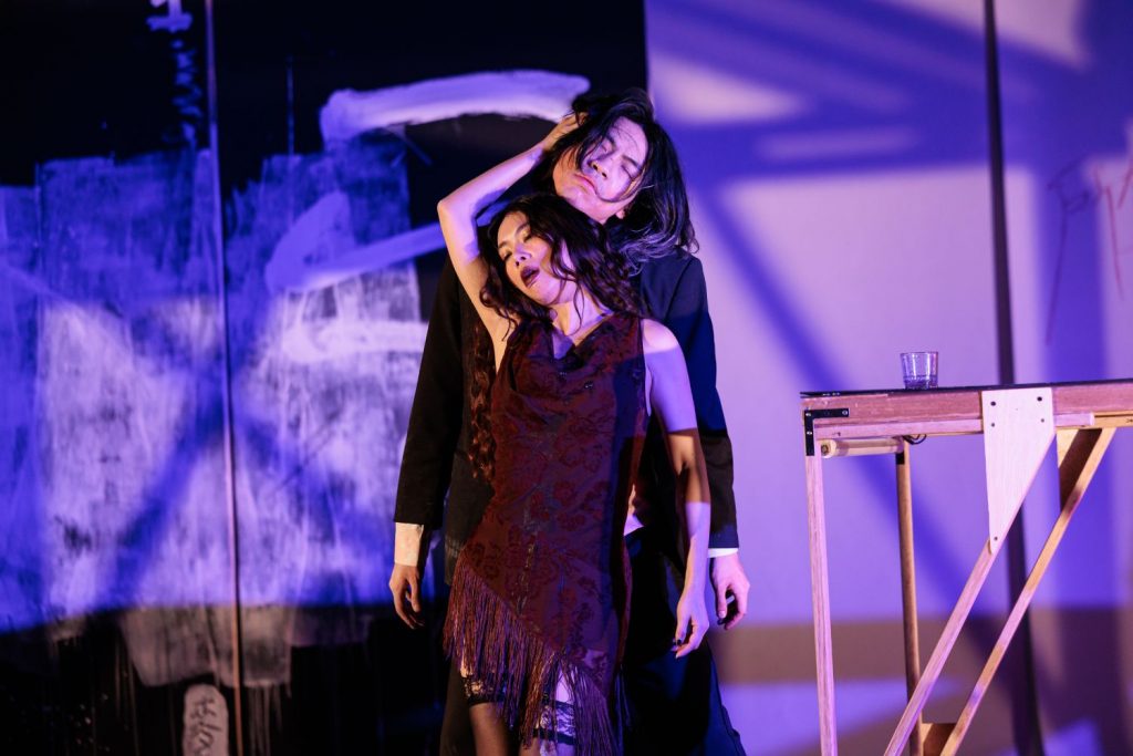 周旋在不同女性的酒徒（楊洽濤飾演），在醉酒中尋覓/失去自我