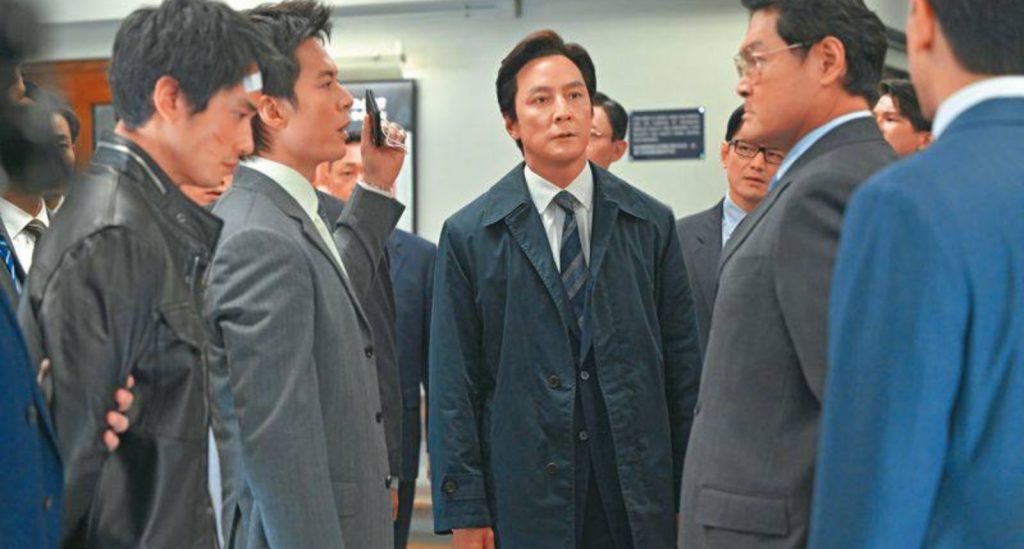 有警務人員作出背叛行為，令警隊產生內鬥，是《寒戰》系列，以至不少犯罪鬥智片的重要元素。