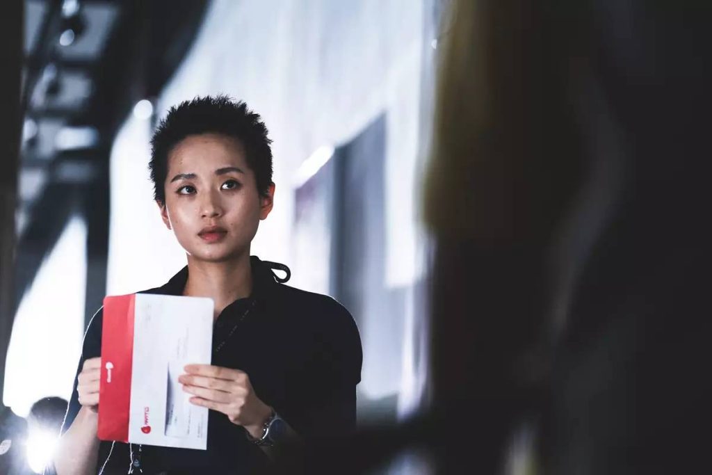 片中有多名近年熱門的中生代演員擔演，論表現最破格、令人驚喜的是飾演作風粗獷警官的梁雍婷。