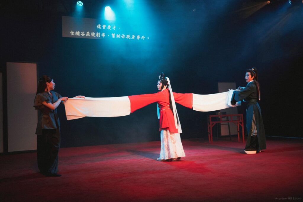 《紅梅虎度》劇照 (劇照由窮劇場提供,攝影師:林育全)